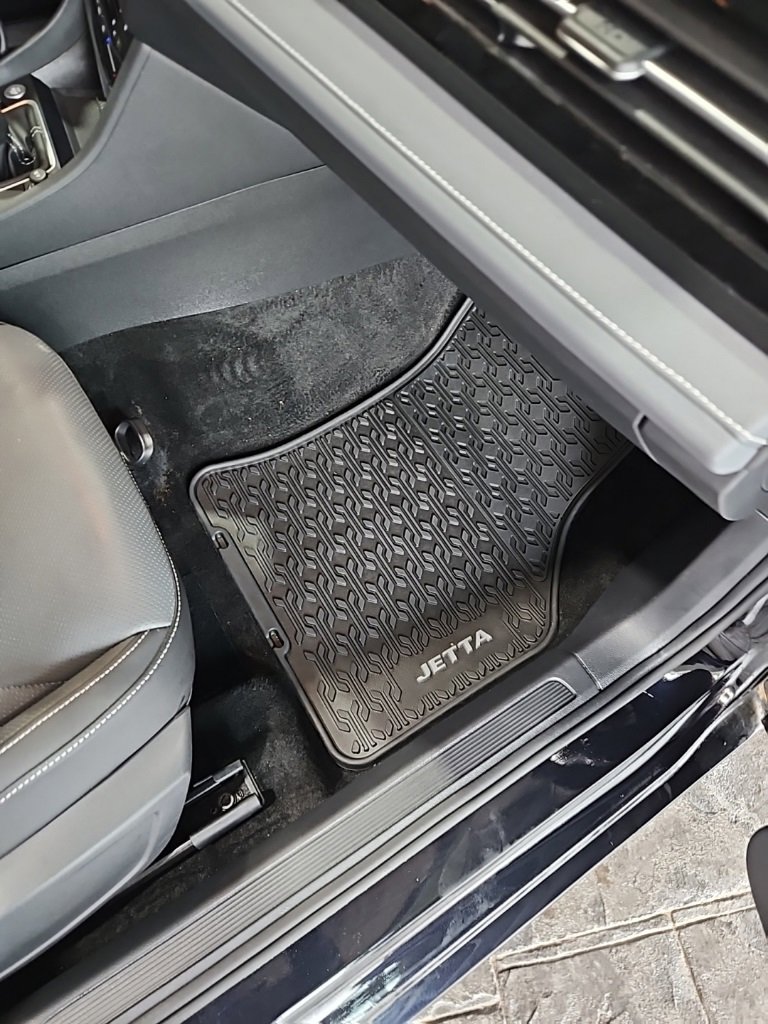 Used 2025 Volkswagen Jetta SEL image 14