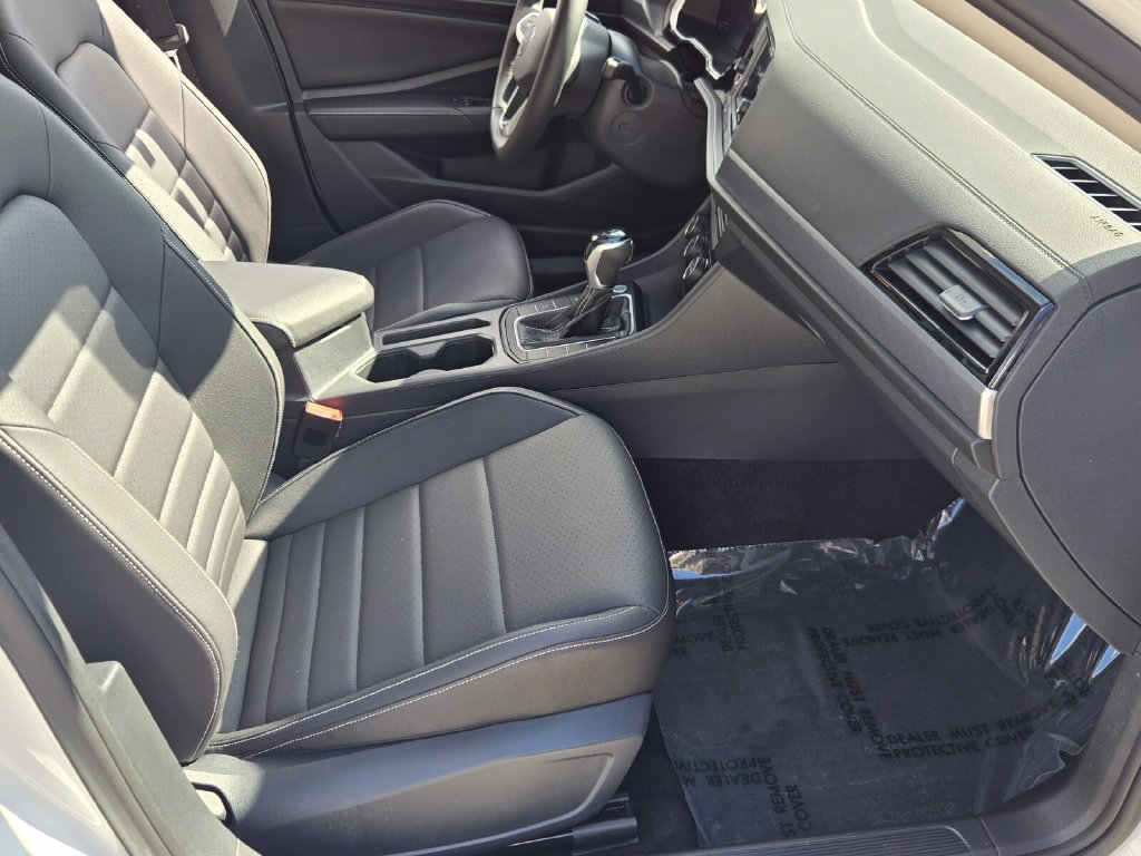 Certified 2024 Volkswagen Jetta SE w/ Panoramic Sunroof Package FWD image 18