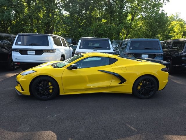 Used 2025 Chevrolet Corvette Stingray Preferred Cpe w/ Z51 Performance Package RWD image 2