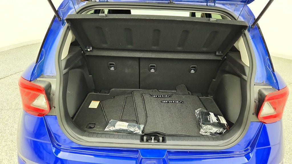 Used 2023 Hyundai Venue SEL FWD image 22