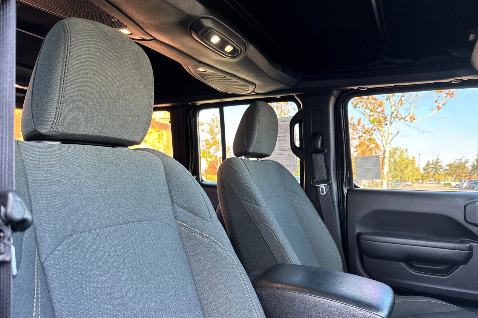 Used 2024 Jeep Wrangler Unlimited image 19