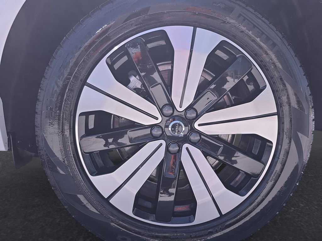 Certified 2023 Volvo XC60 T8 Plus AWD/4WD image 37