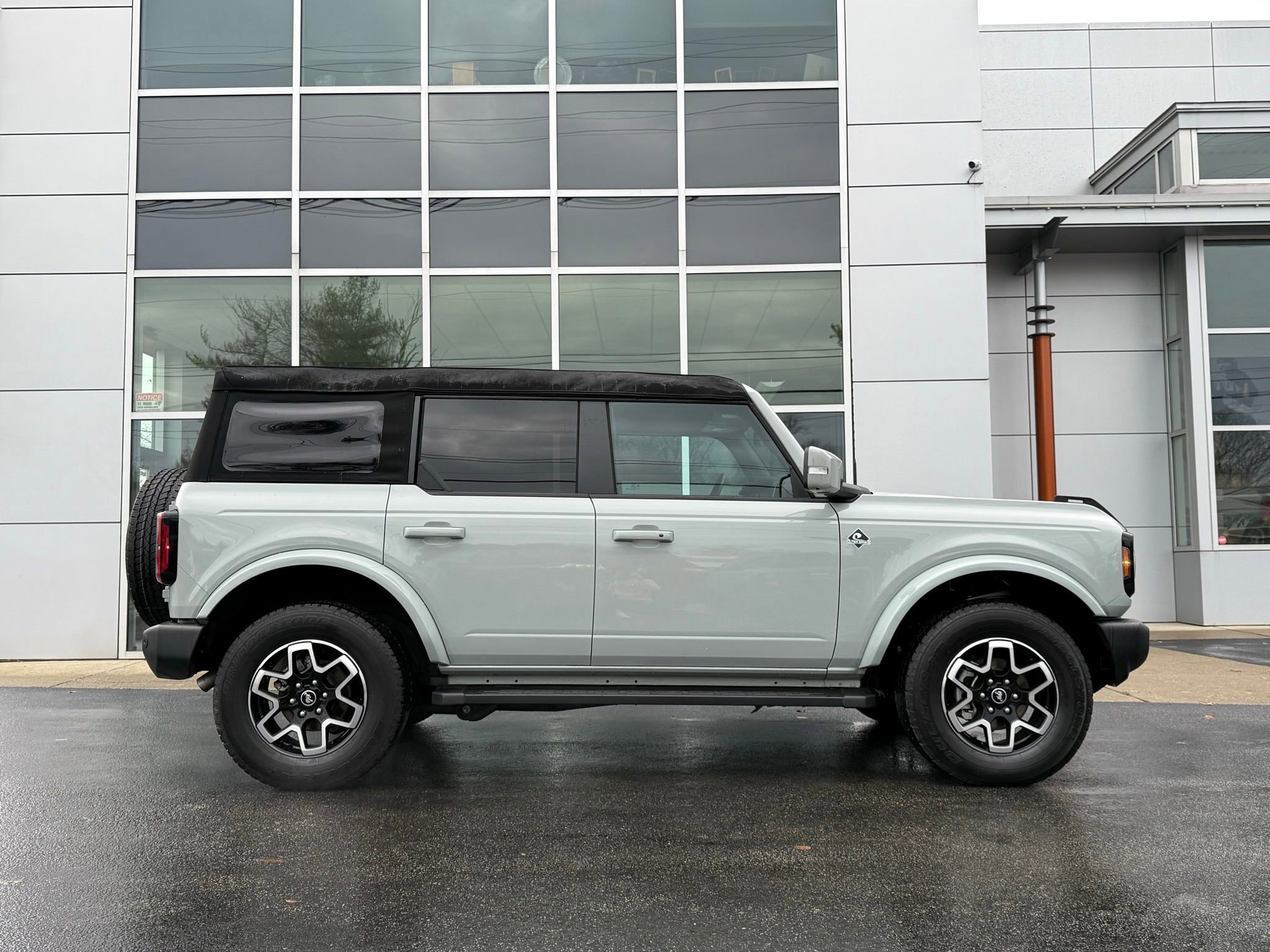 Used 2024 Ford Bronco Outer Banks image 5