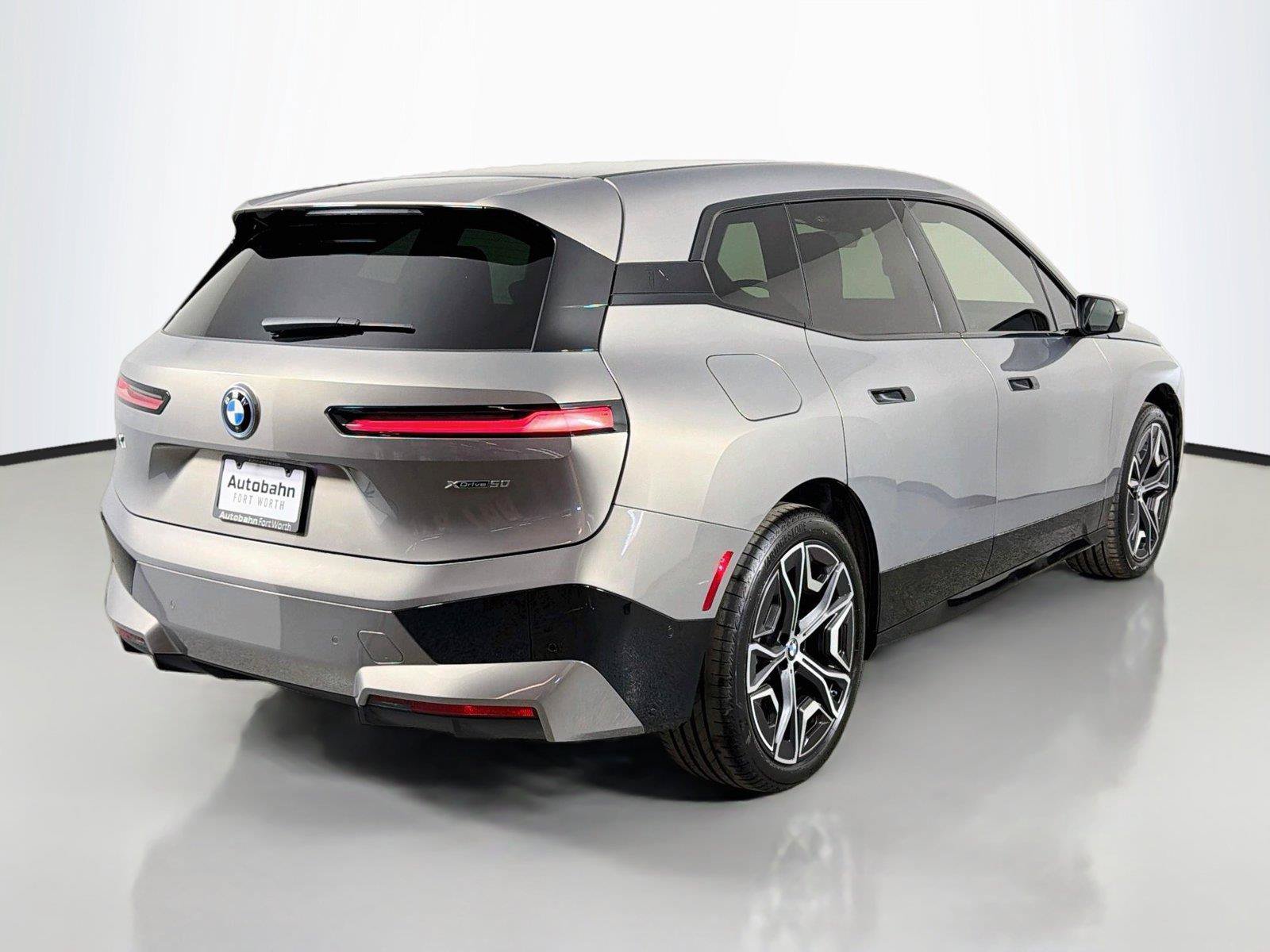 Used 2024 BMW iX xDrive50 w/ Premium Package AWD/4WD image 6