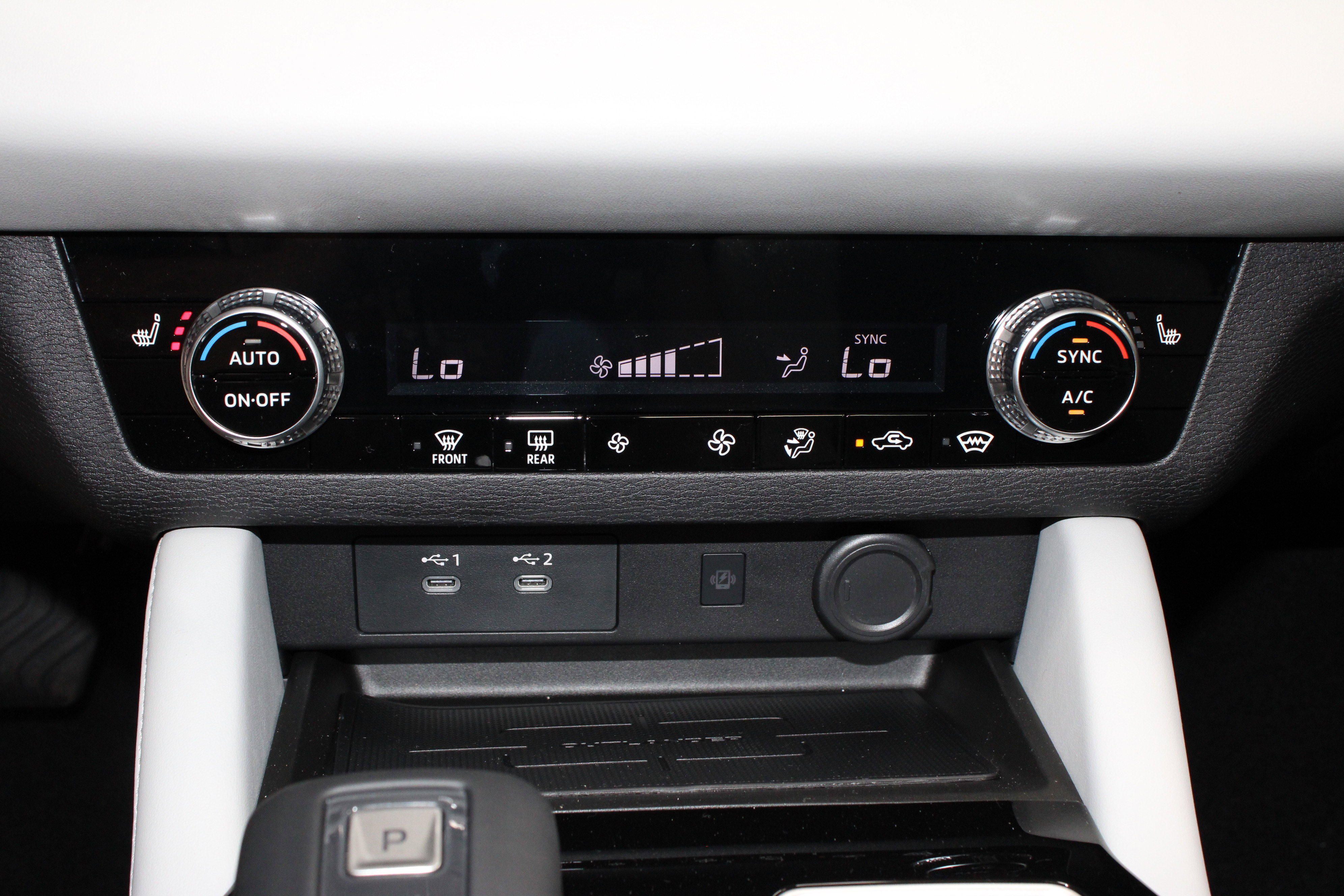 New 2025 Mitsubishi Outlander SE image 28