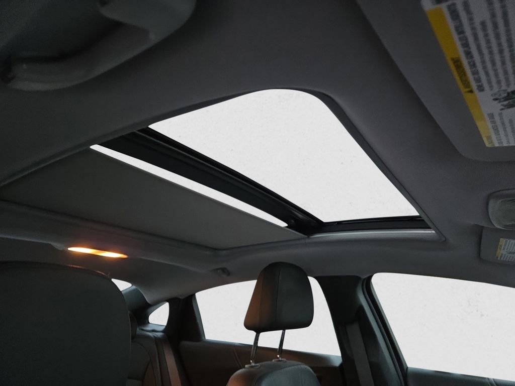 Used 2022 Chevrolet Malibu Premier image 16