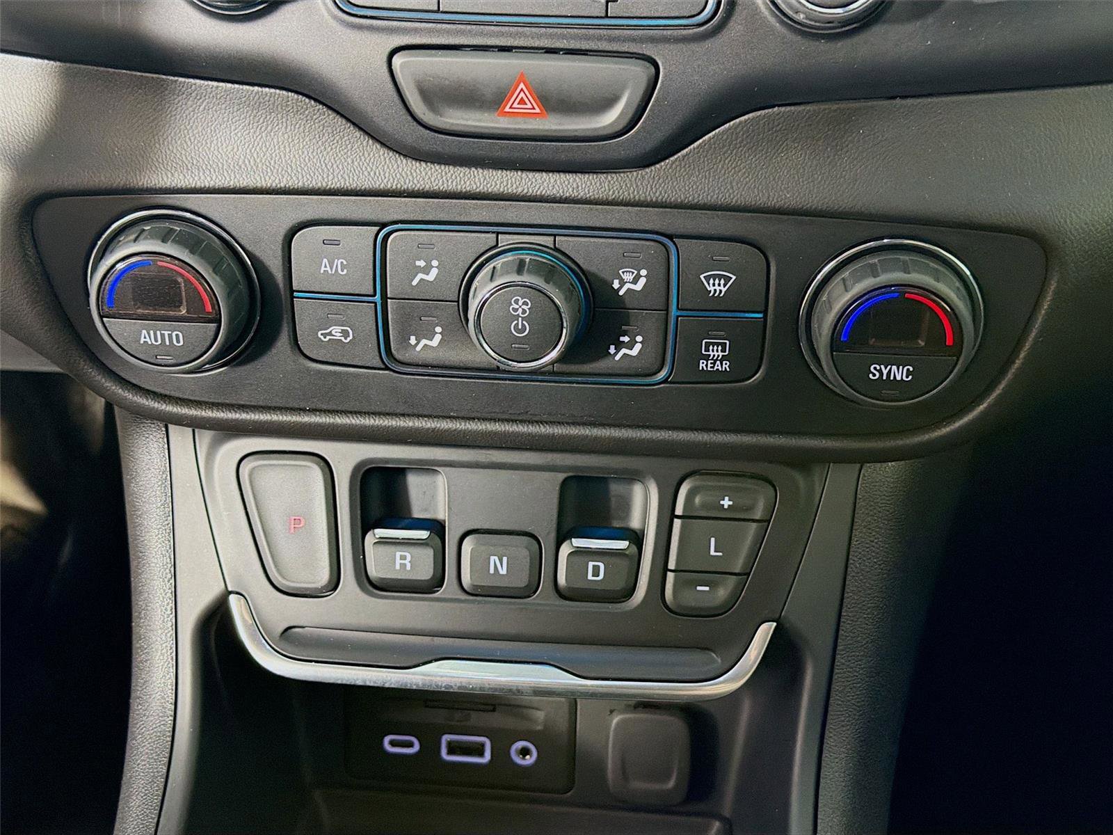 Used 2021 GMC Terrain SLT w/ Infotainment Package II image 16