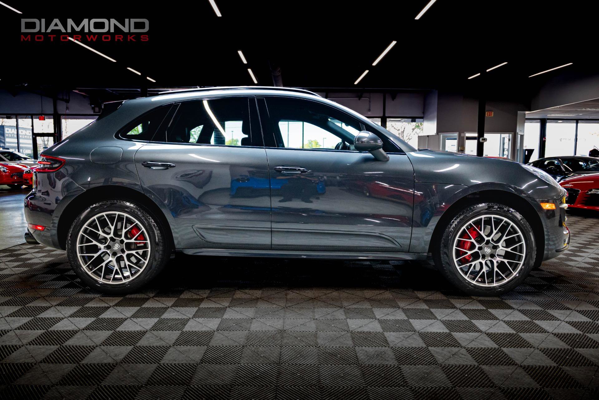 Used 2018 Porsche Macan Turbo image 32
