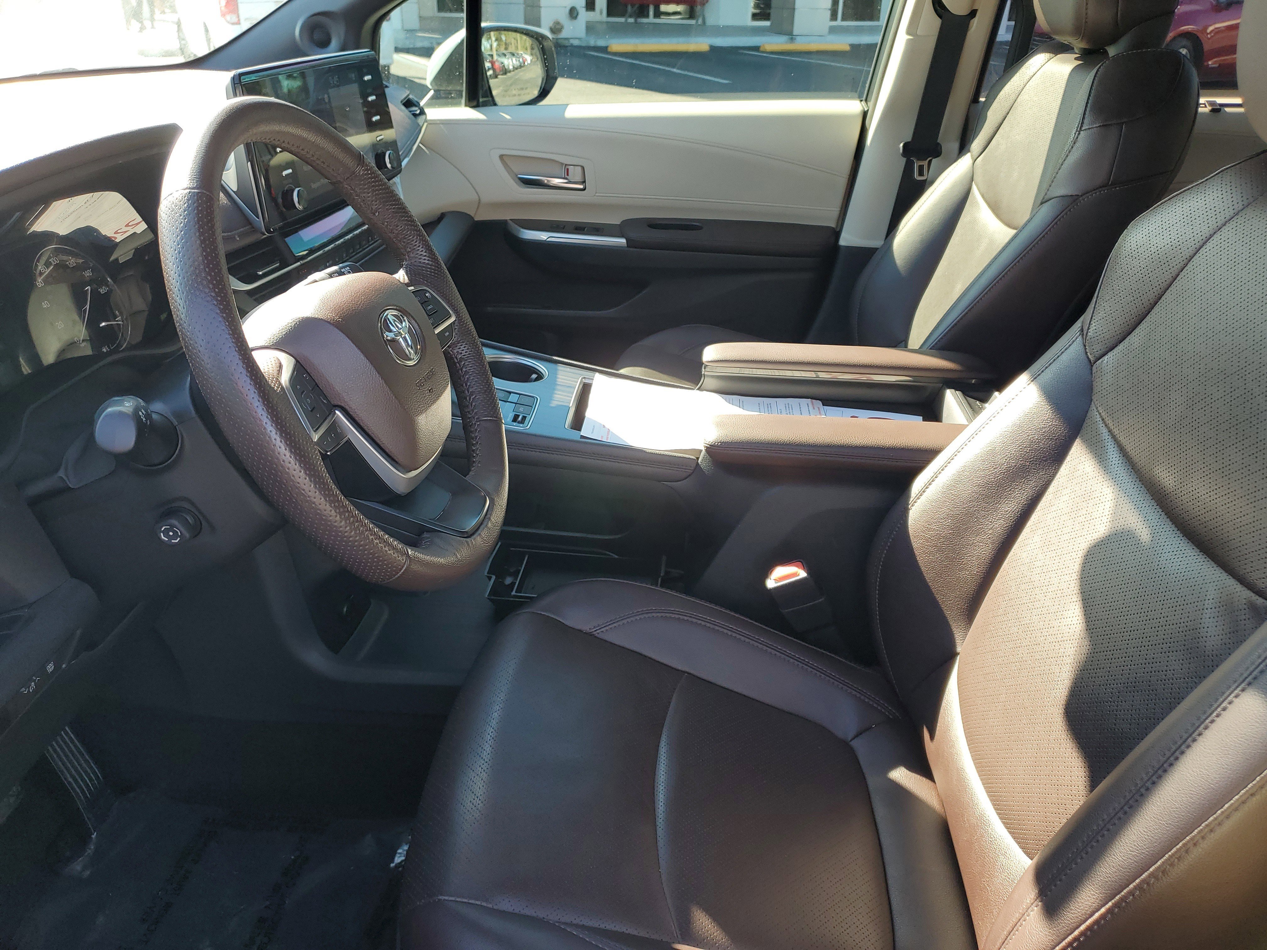 Used 2022 Toyota Sienna Platinum image 19