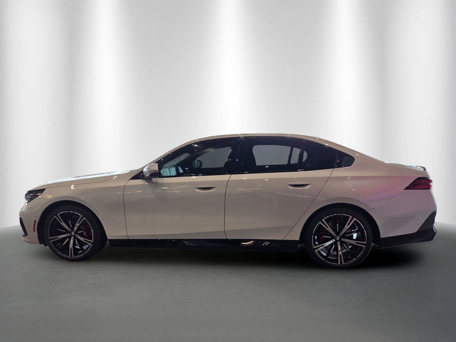 New 2027 BMW 530i xDrive w/ M Sport Package AWD/4WD image 4