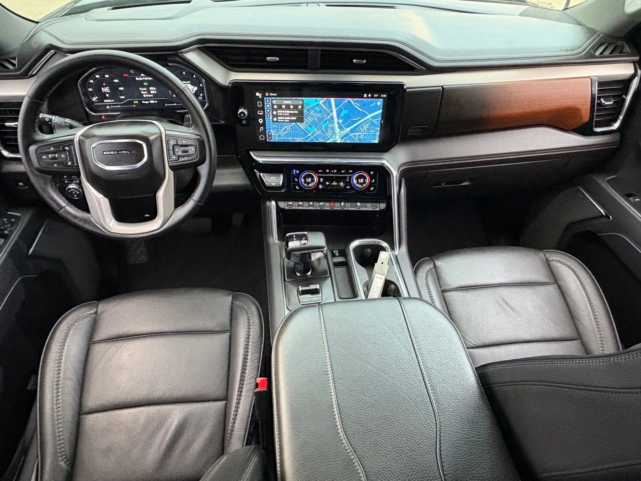 Used 2025 GMC Sierra 1500 Denali w/ Technology Package AWD/4WD image 16