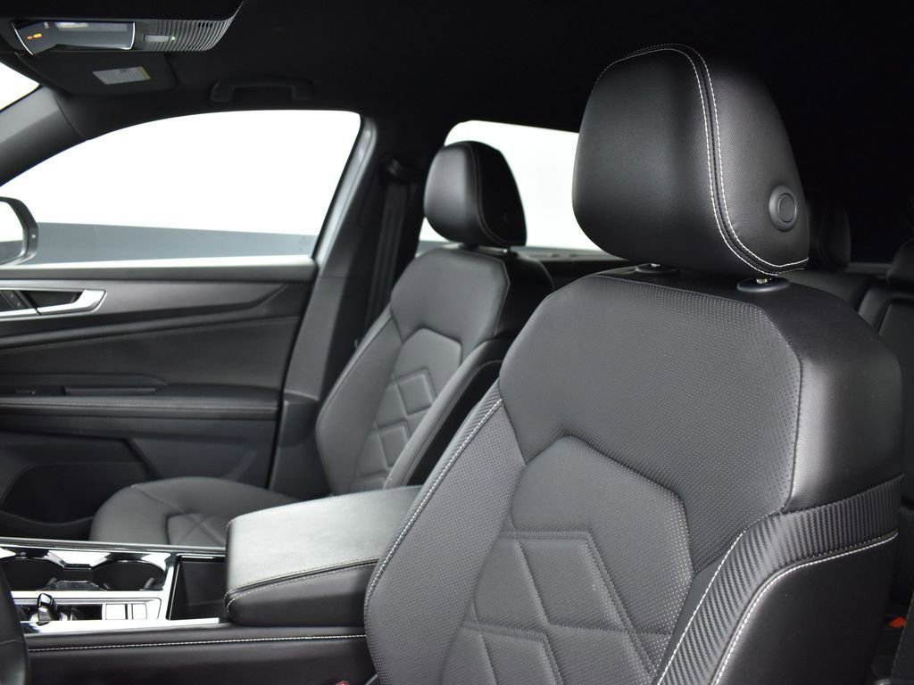 Used 2024 Volkswagen Atlas Cross Sport SE image 13