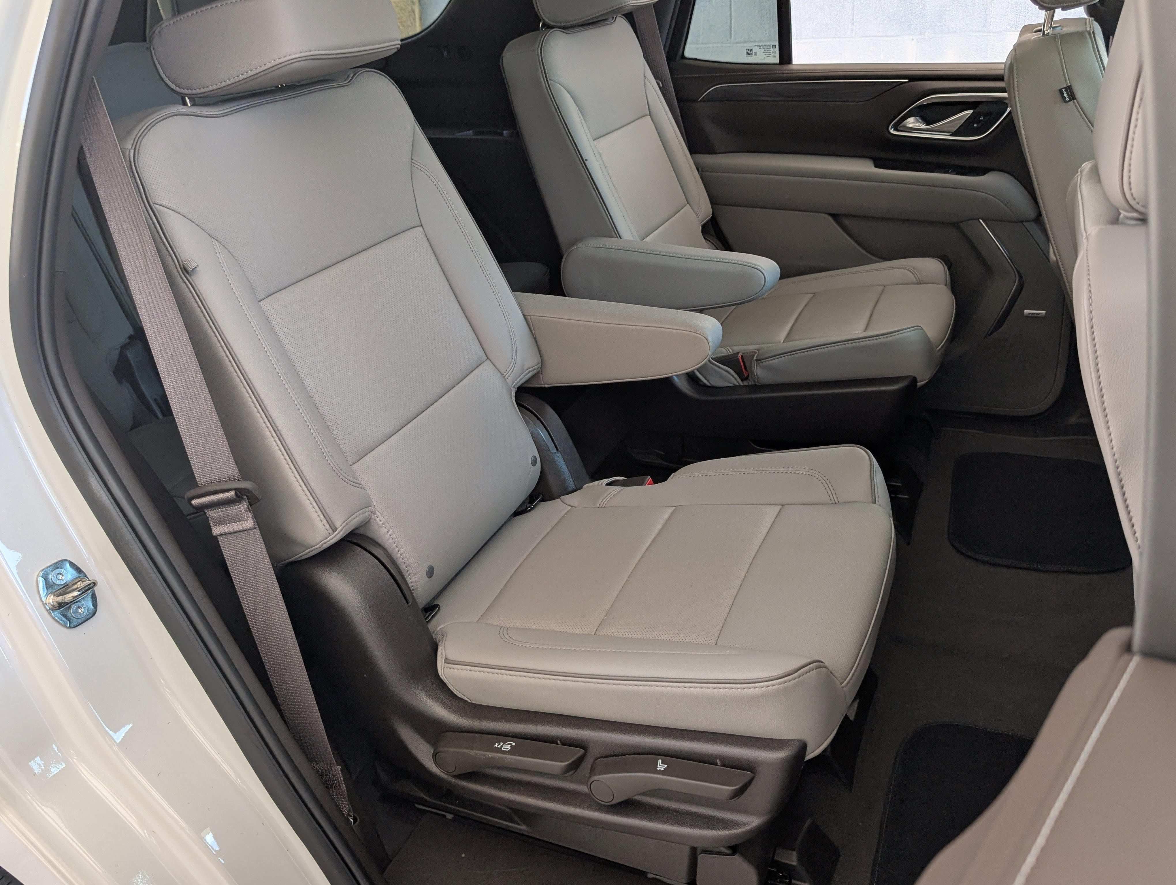 Used 2024 GMC Yukon SLT w/ SLT Premium Package RWD image 24