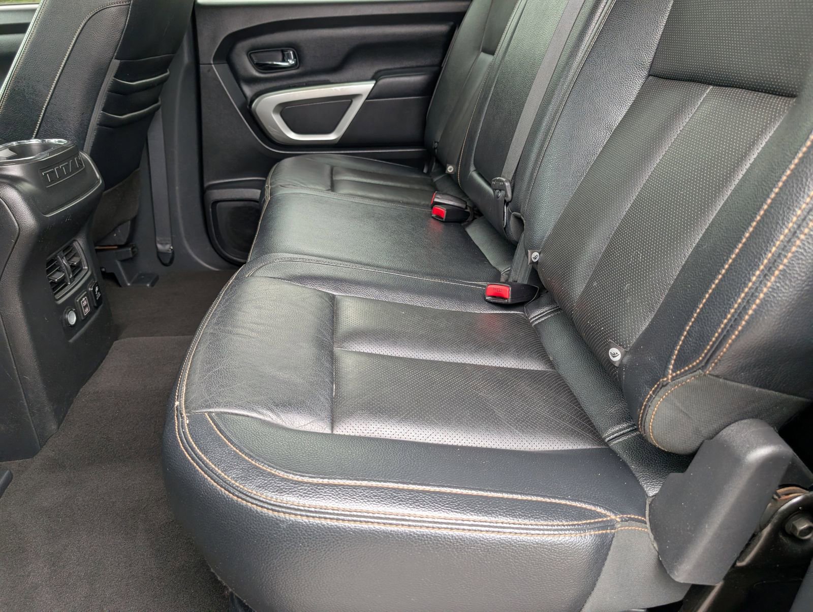 Used 2019 Nissan Titan SV w/ SV Convenience Package image 16