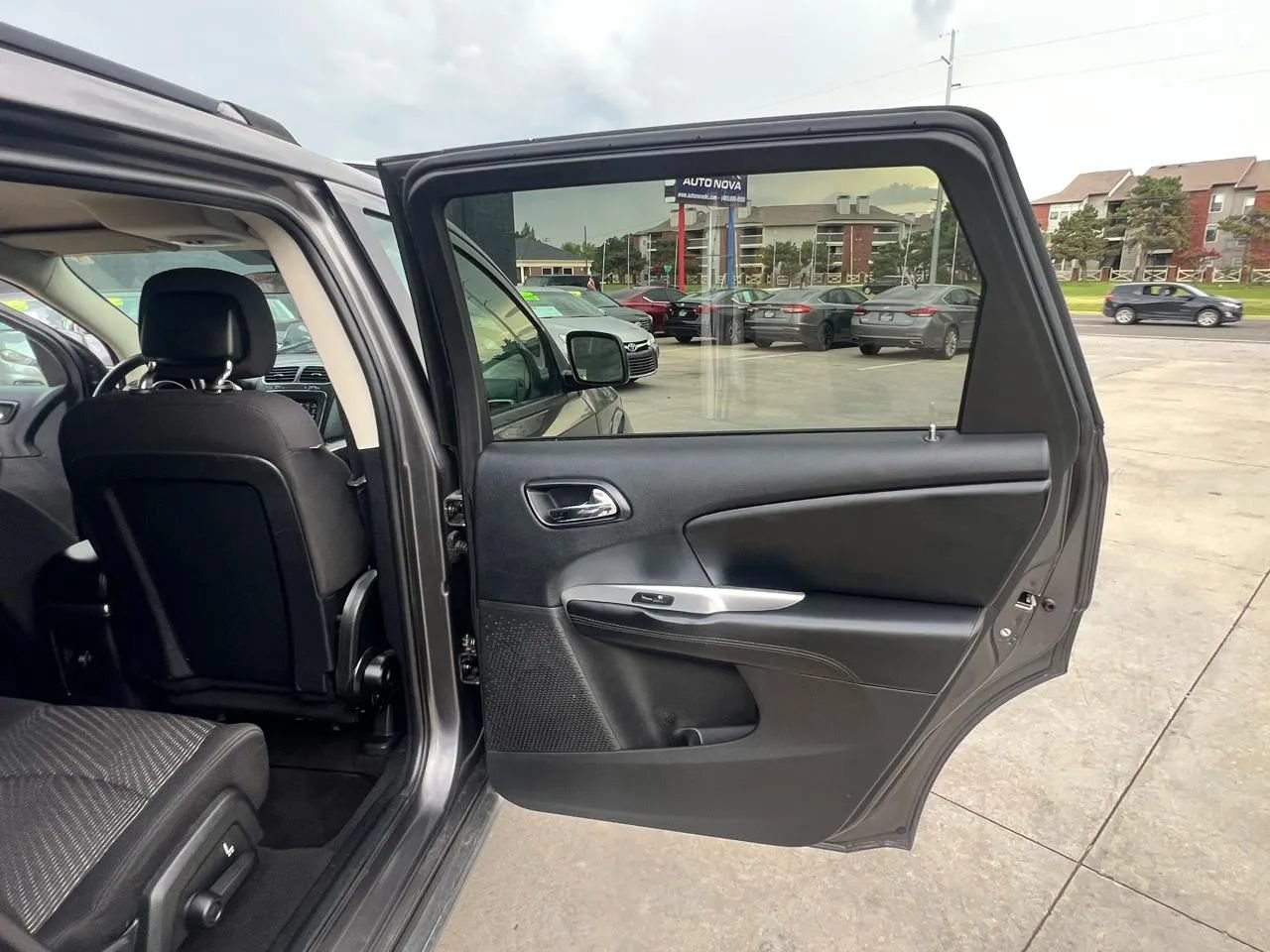 Used 2015 Dodge Journey SXT w/ Flexible Seating Group FWD image 28