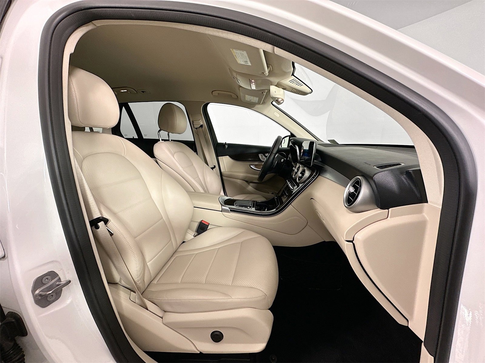 Used 2020 Mercedes-Benz GLC 300 4MATIC image 25