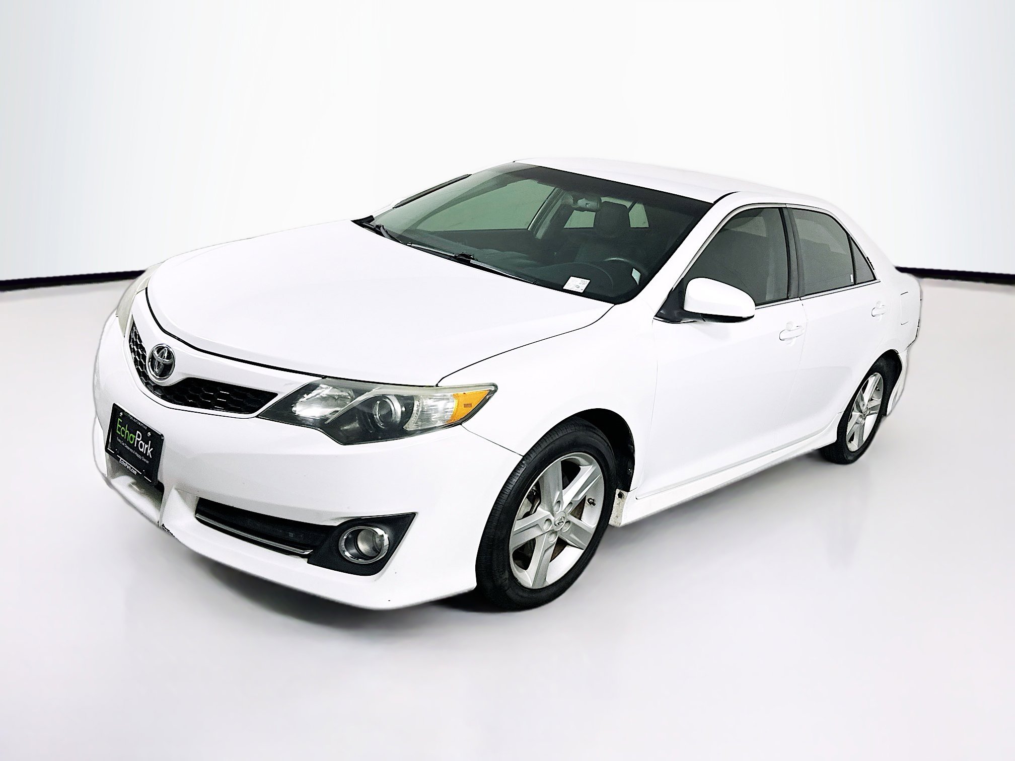 Used 2014 Toyota Camry SE image 3