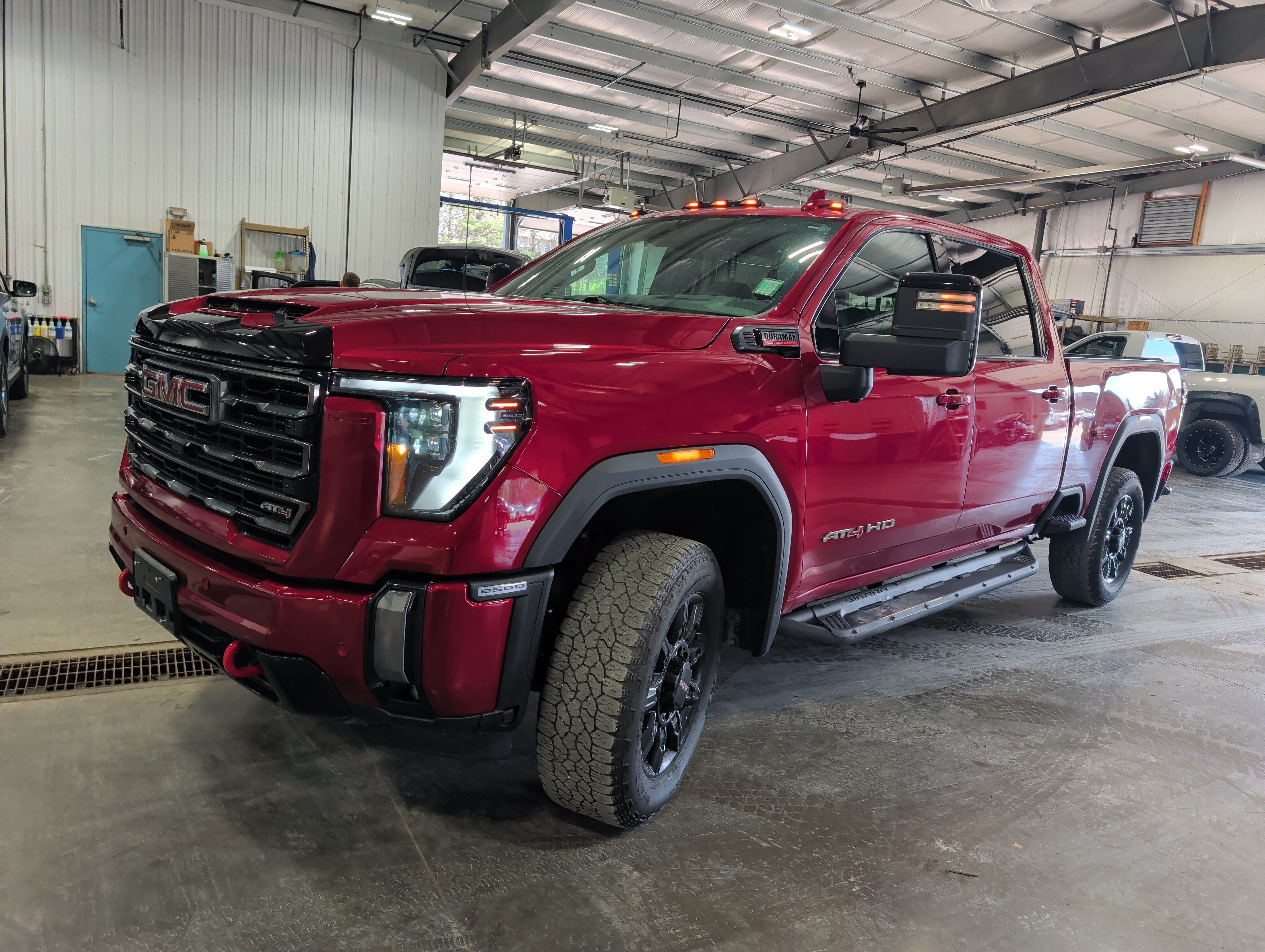 Used 2024 GMC Sierra 2500 AT4 w/ Technology Package AWD/4WD image 6