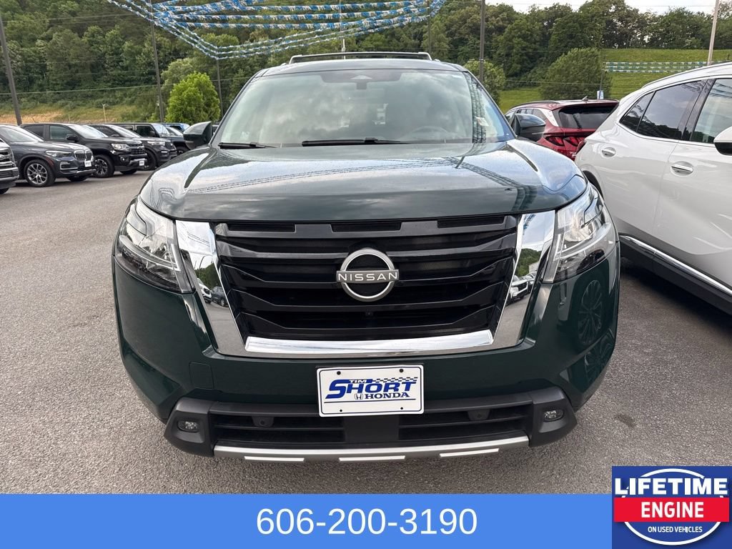 Used 2023 Nissan Pathfinder Platinum w/ Cargo Package AWD/4WD image 3