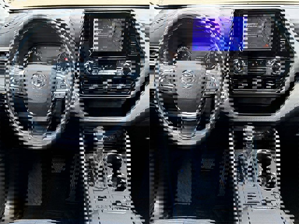 Used 2023 Toyota Highlander LE image 10