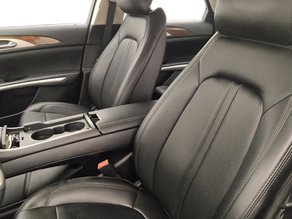 Used 2016 Lincoln MKZ FWD image 17