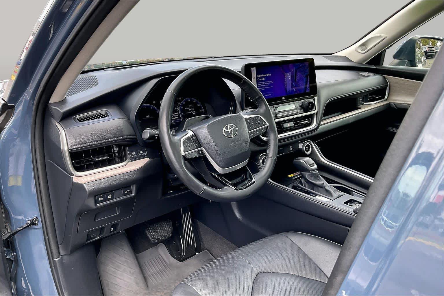 Used 2024 Toyota Grand Highlander AWD image 17