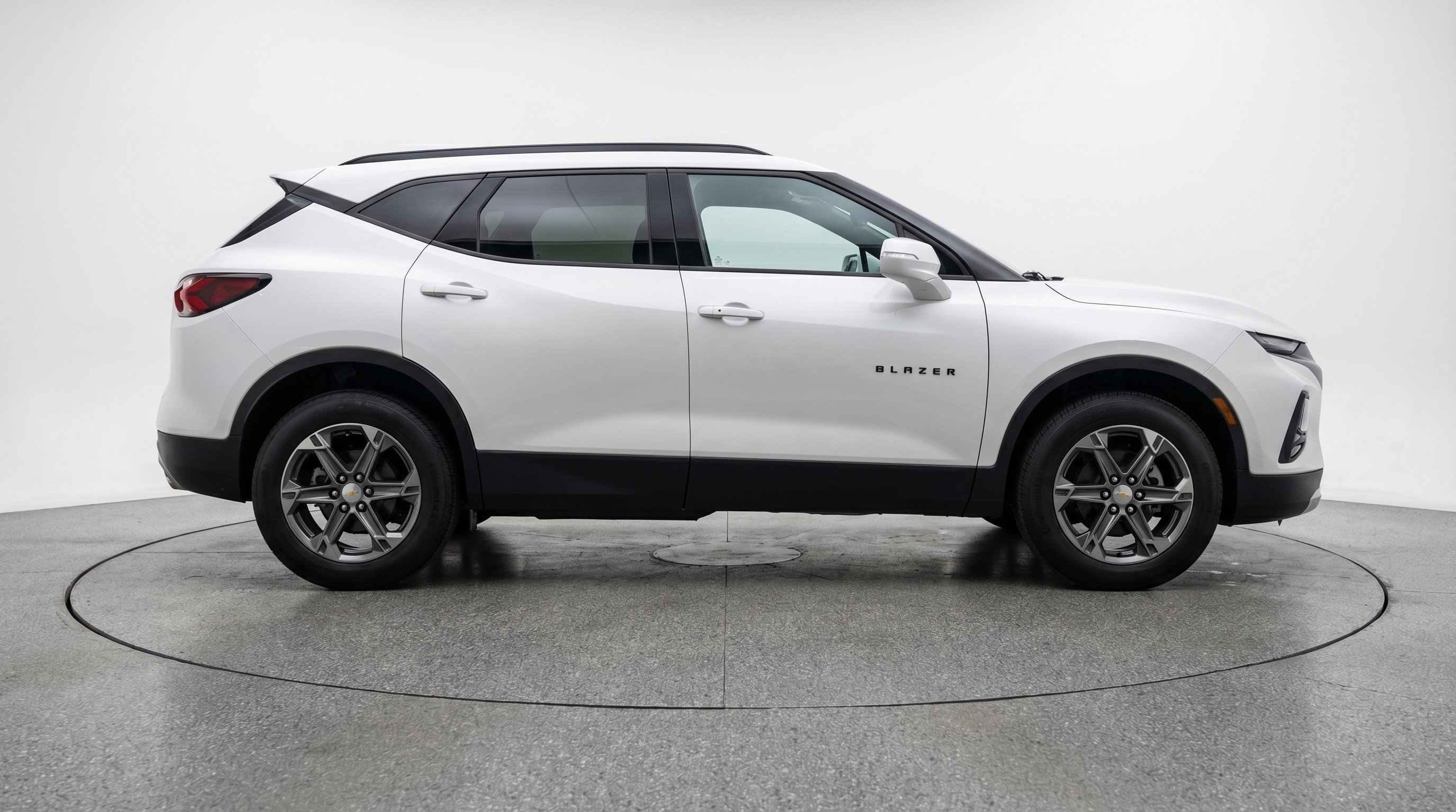 Used 2025 Chevrolet Blazer LT FWD image 11