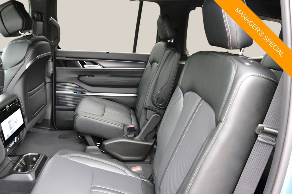New 2026 Jeep Grand Wagoneer Summit w/ Premium Group III AWD/4WD image 17