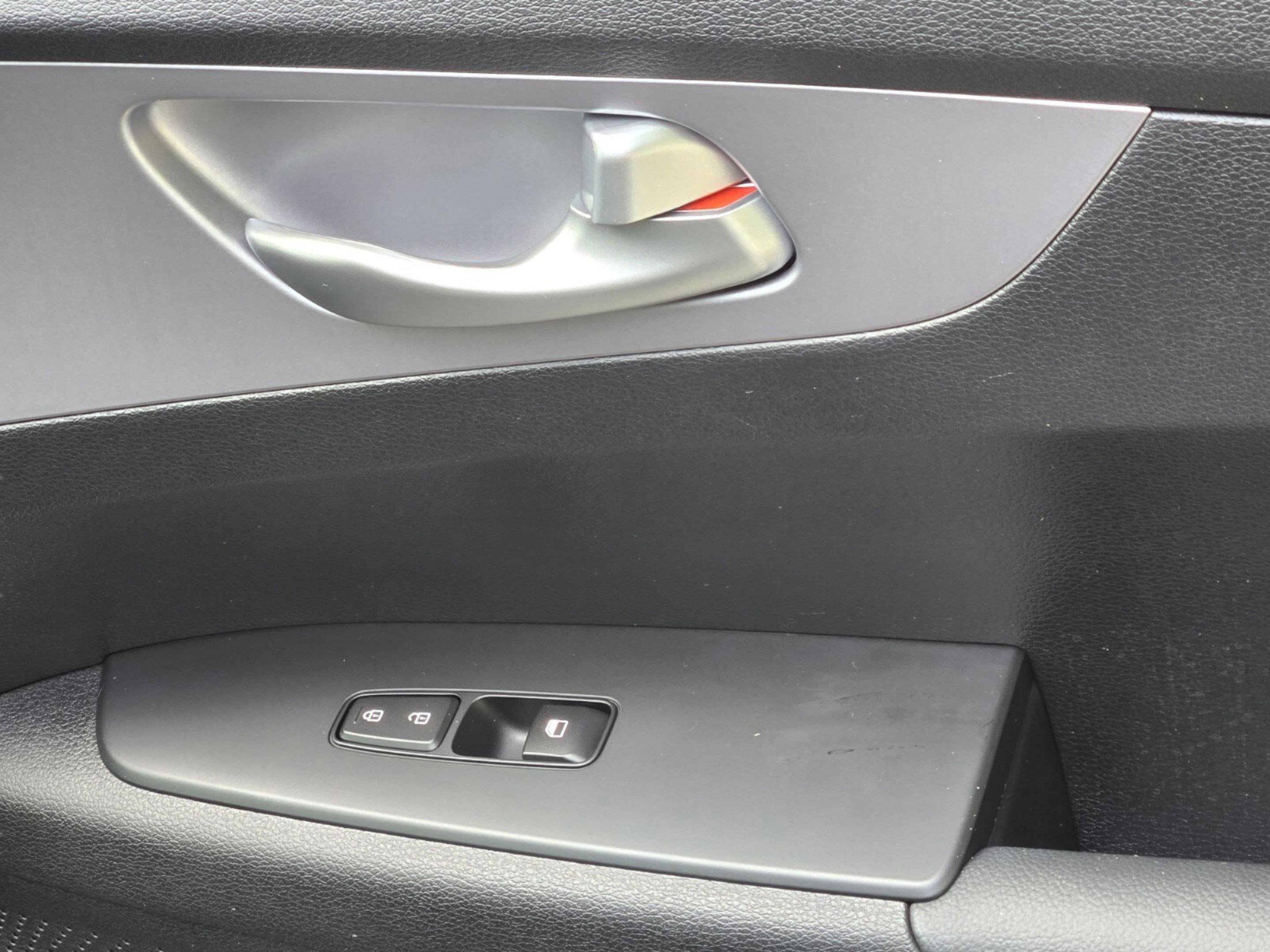 Used 2024 Kia Forte LXS w/ LXS Technology Package image 17