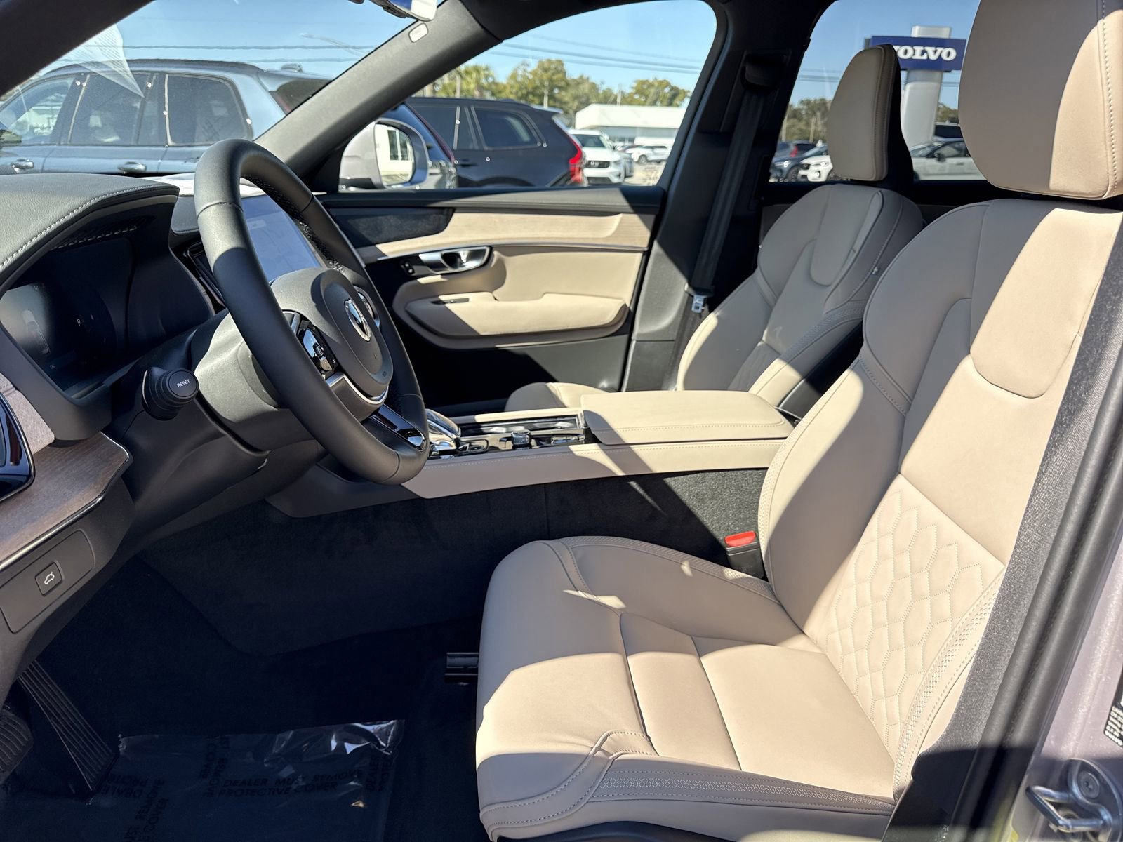 New 2026 Volvo XC90 B6 Plus w/ Protection Package Premier image 10