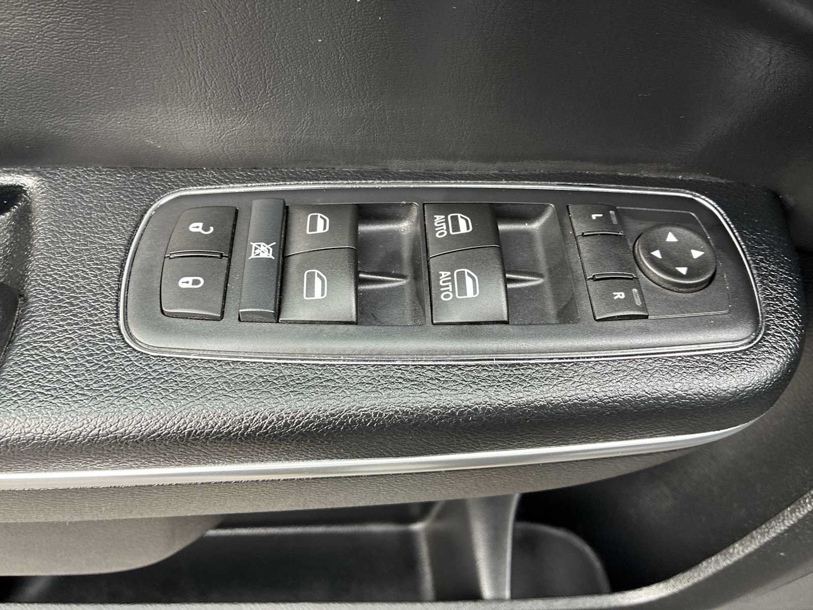 Used 2017 Chrysler 300 Limited AWD/4WD image 15