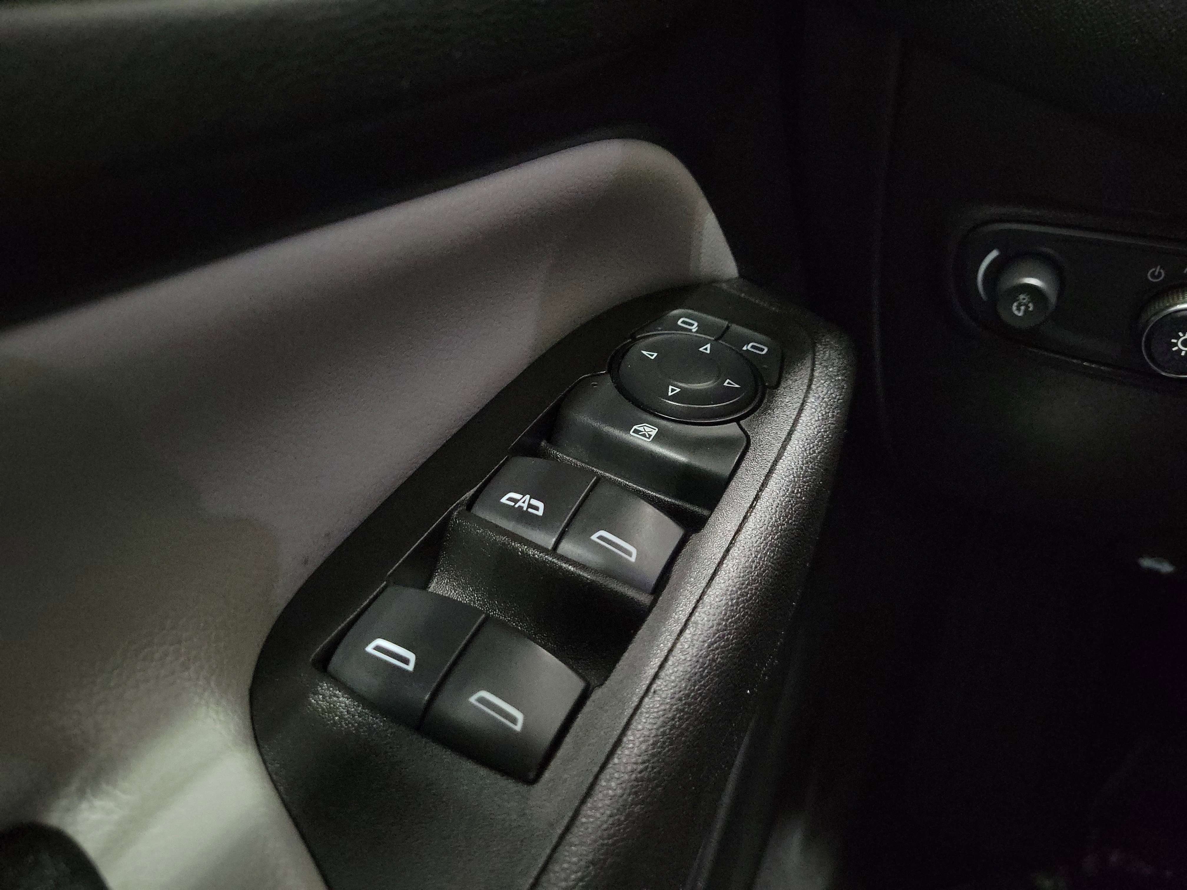 Used 2021 Chevrolet Equinox LS w/ LS Convenience Package image 21