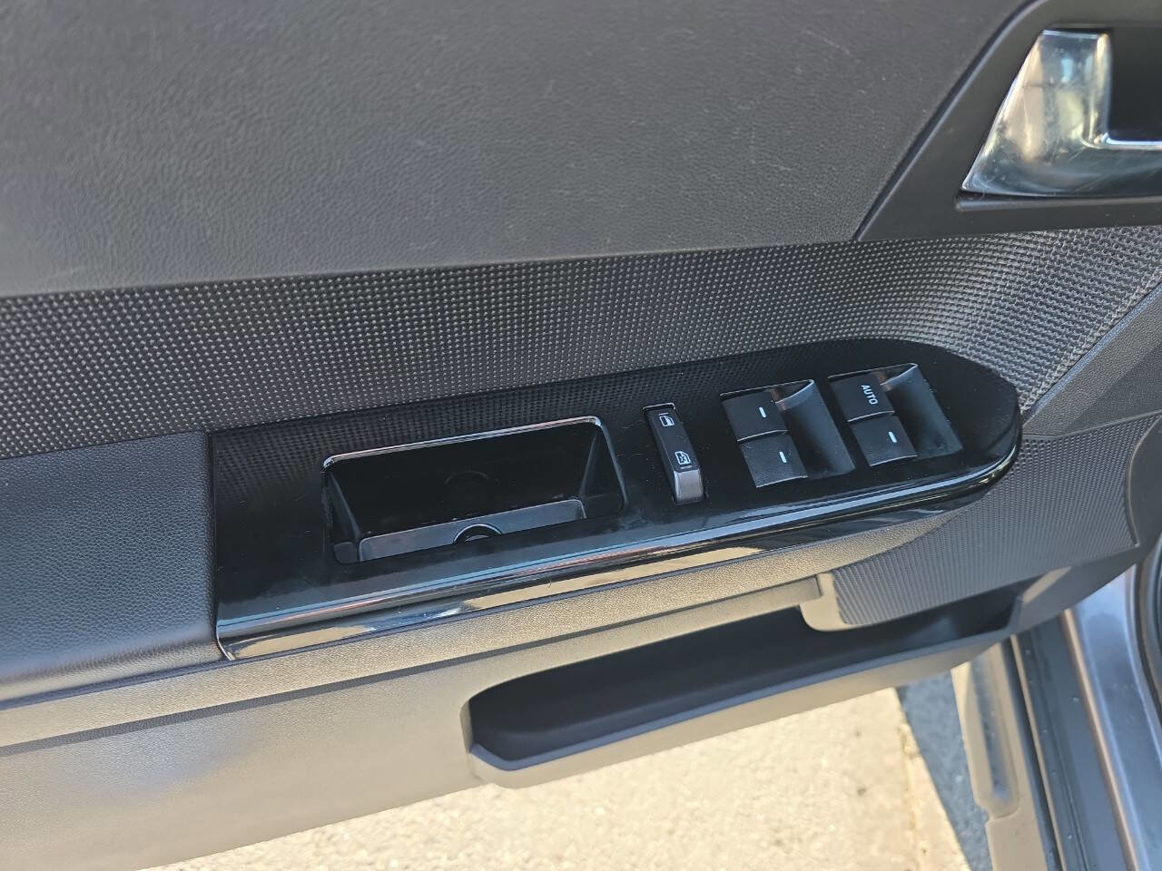 Used 2010 Ford Escape Limited FWD image 25