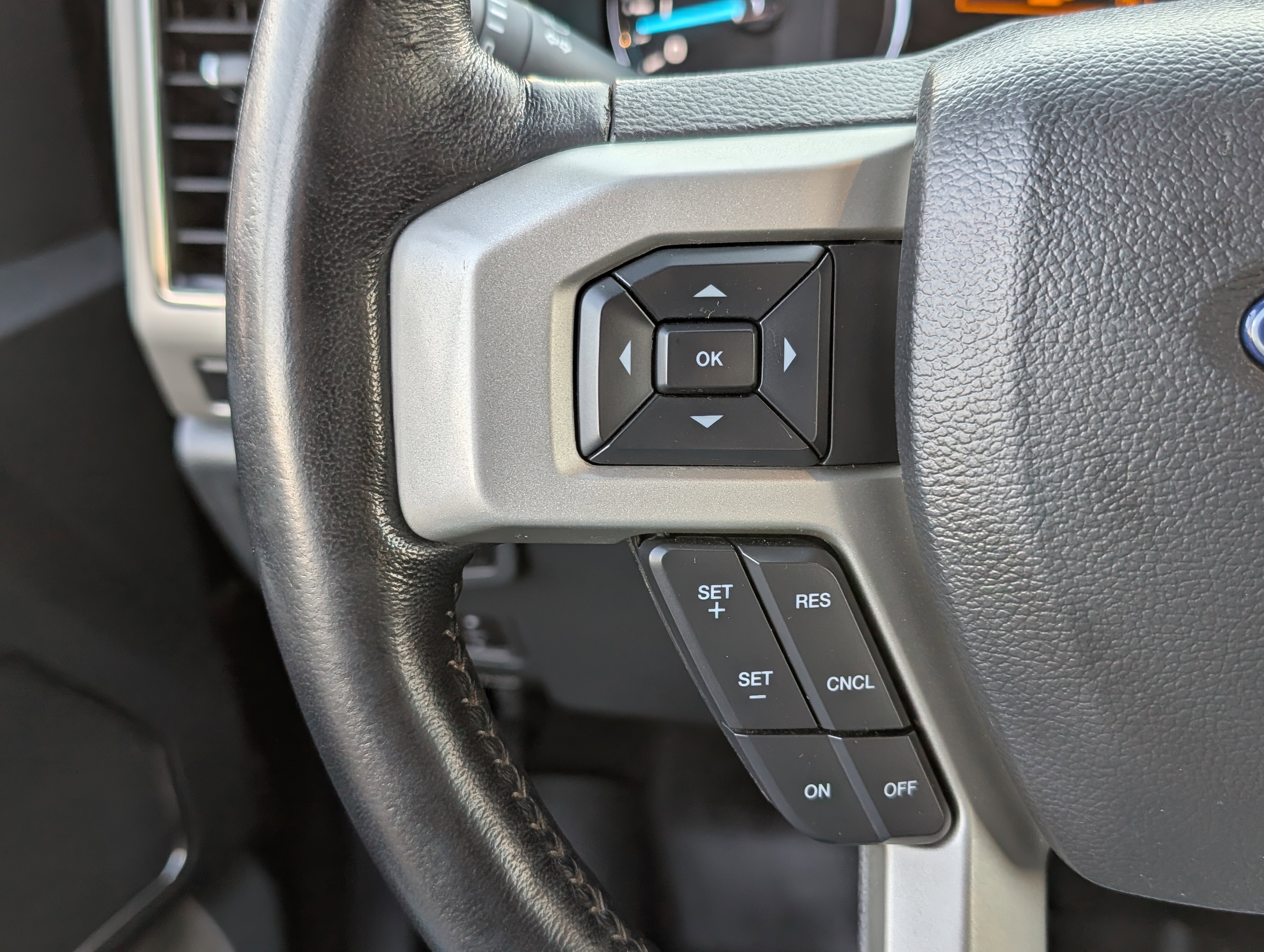 Used 2022 Ford F250 Lariat w/ Black Appearance Package image 22