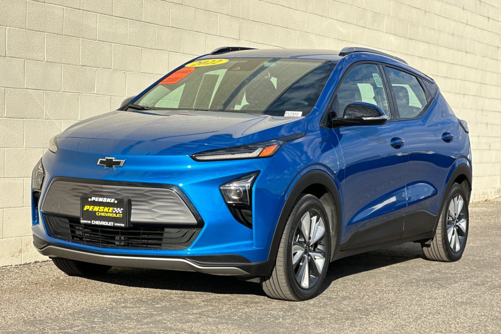 Certified 2022 Chevrolet Bolt EUV LT w/ Convenience Package image 8