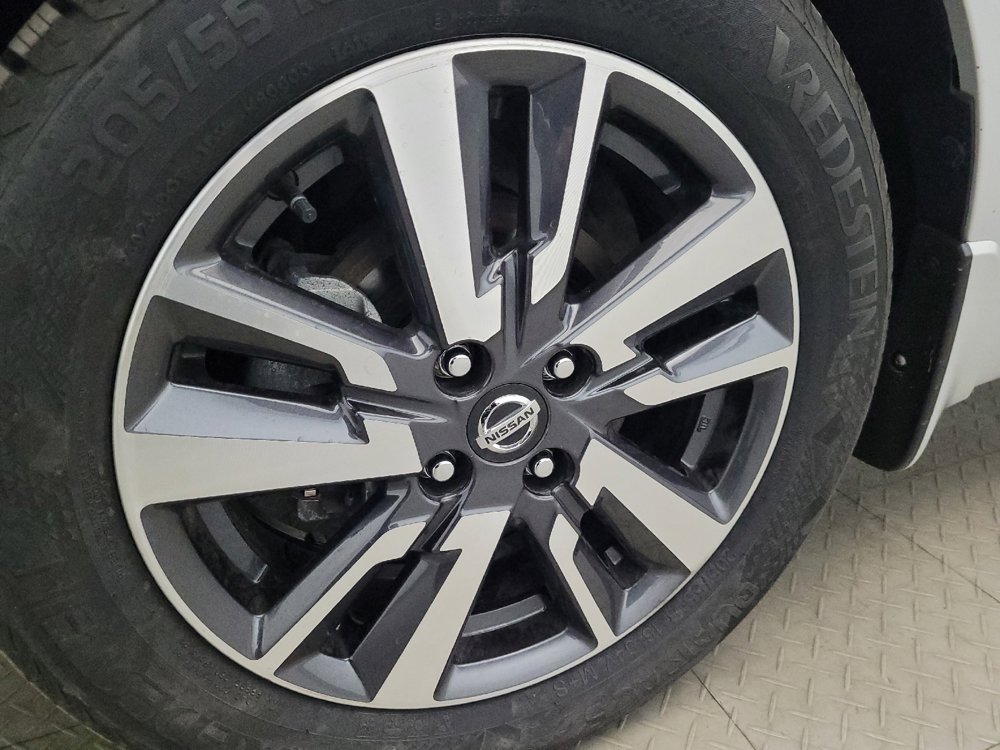 Used 2021 Nissan Versa SV image 31