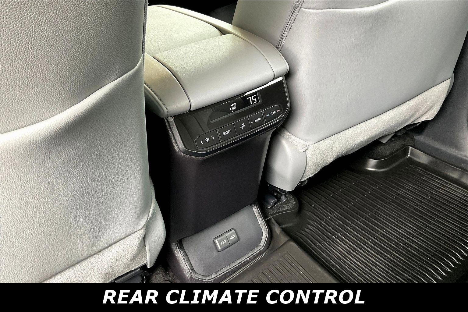 Used 2025 Toyota Highlander XLE image 11