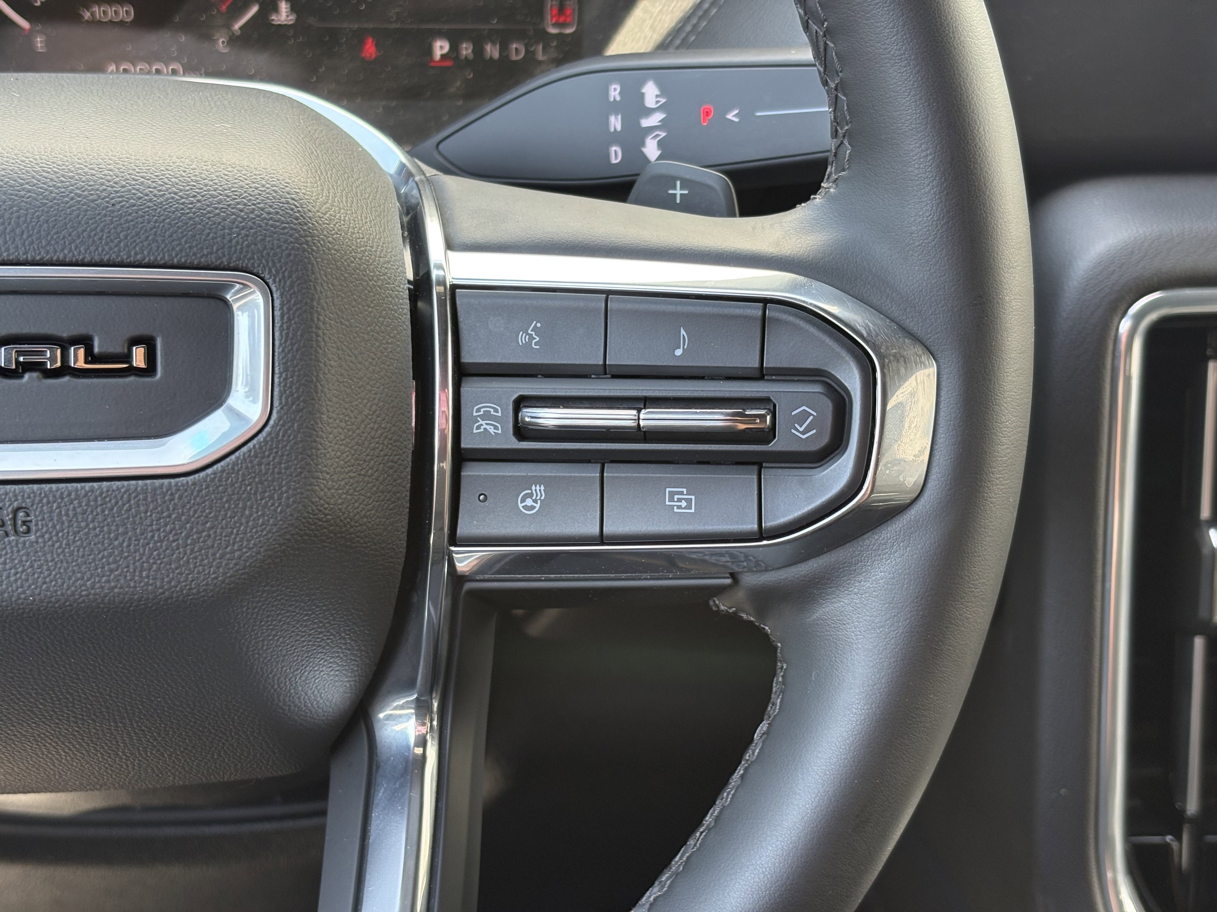 Used 2025 GMC Yukon XL Denali AWD/4WD image 19