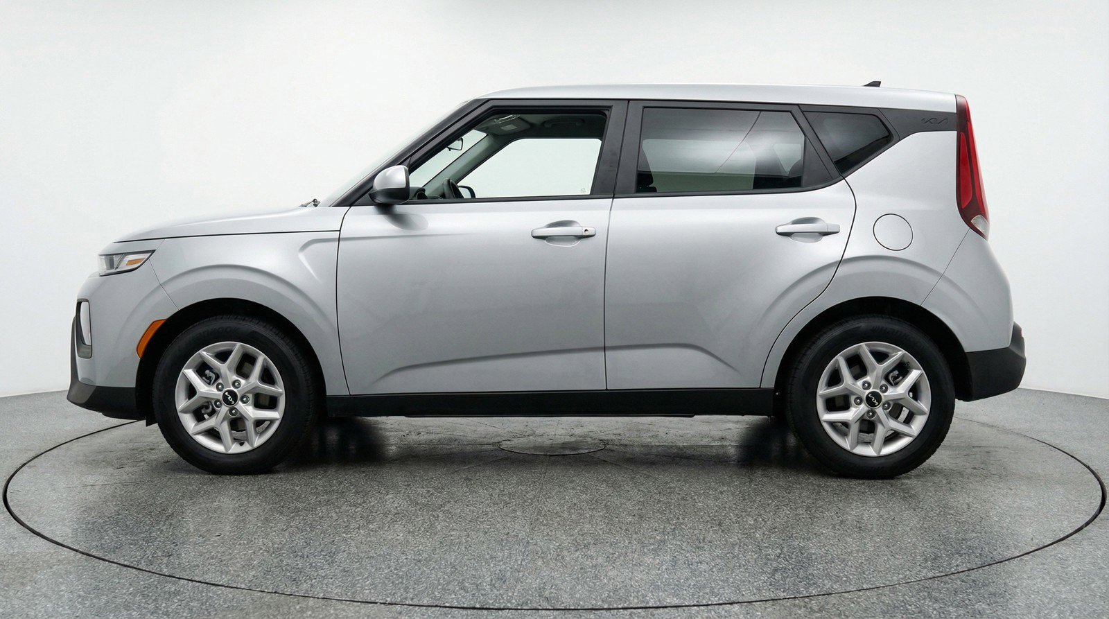 Used 2025 Kia Soul LX w/ LX Technology Package FWD image 5