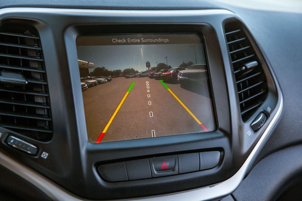 Used 2014 Jeep Cherokee Limited AWD/4WD image 16