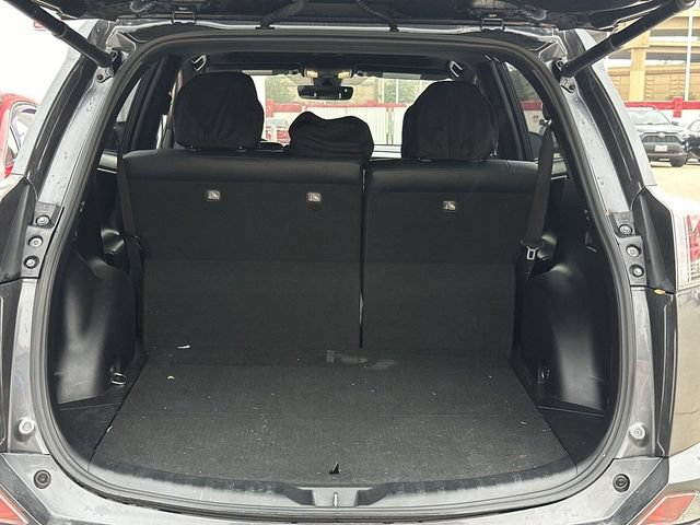Used 2018 Toyota RAV4 SE w/ Power Extra Value Package FWD image 32