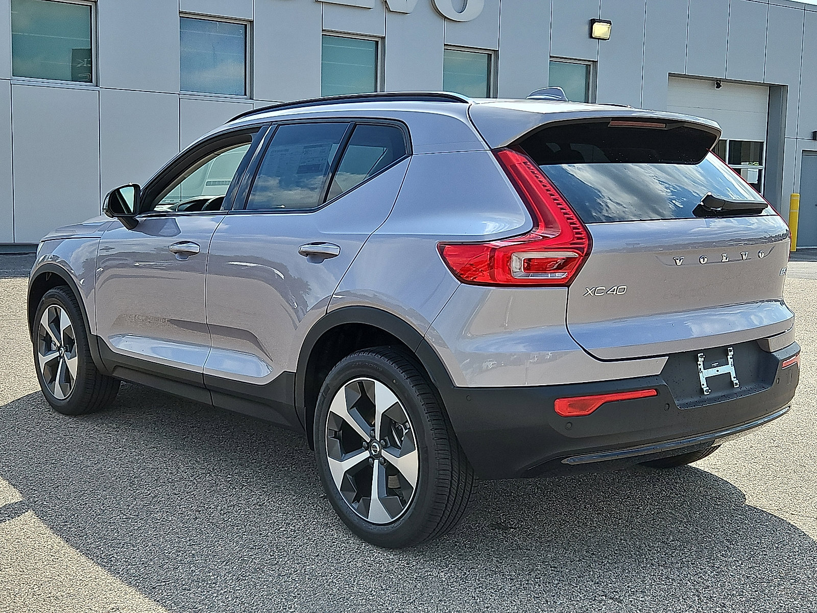 New 2026 Volvo XC40 B5 Plus w/ Protection Package Premier AWD/4WD image 4