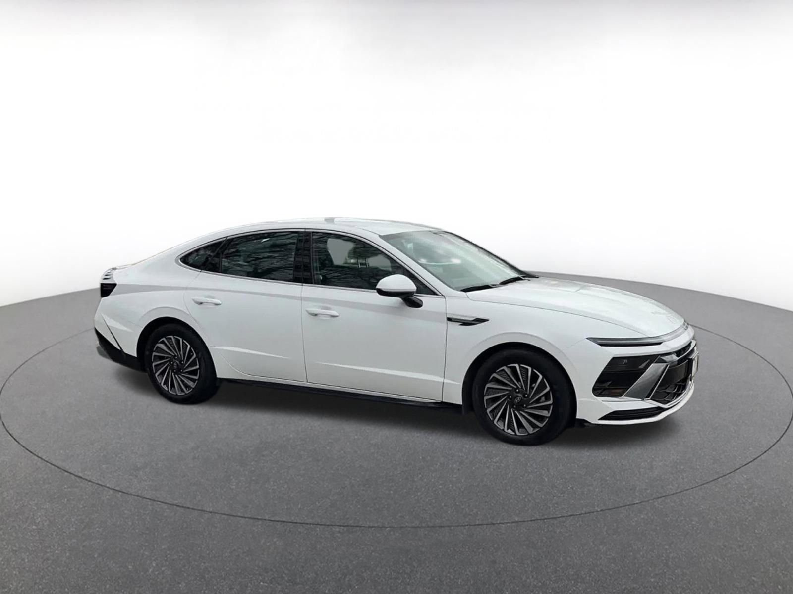 Used 2025 Hyundai Sonata SEL image 2