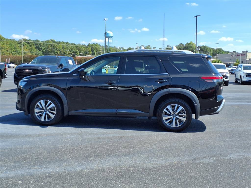 Used 2024 Nissan Pathfinder SL w/ Cargo Package image 16