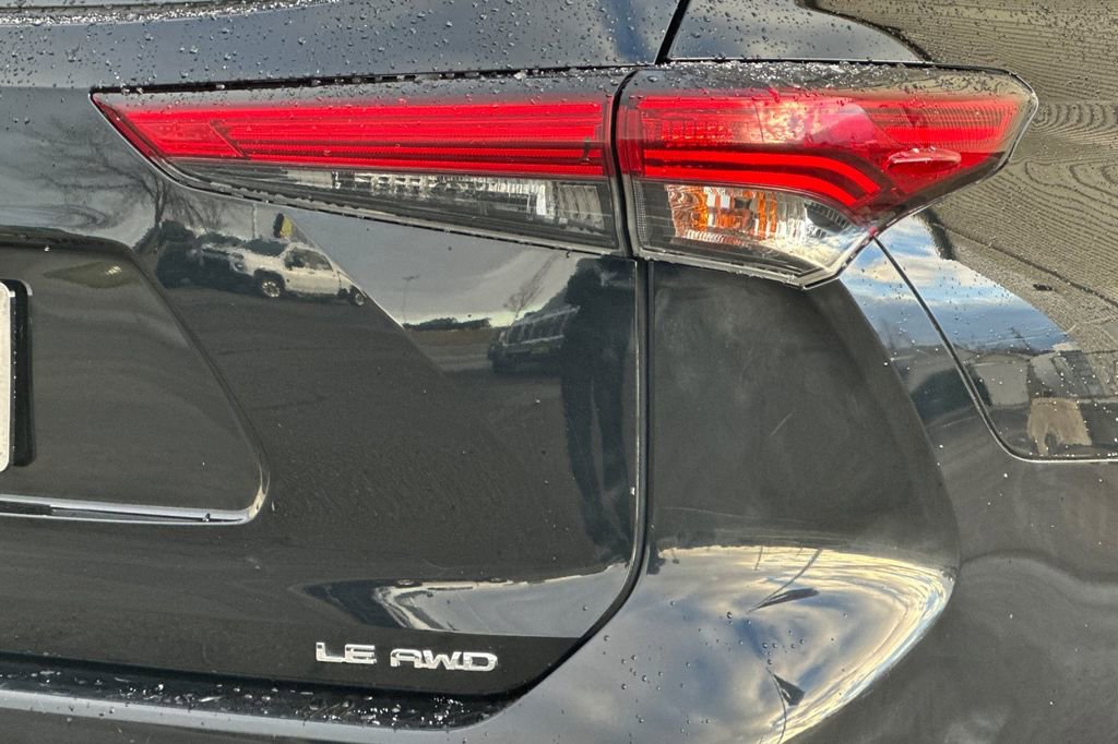 Used 2022 Toyota Highlander LE image 29