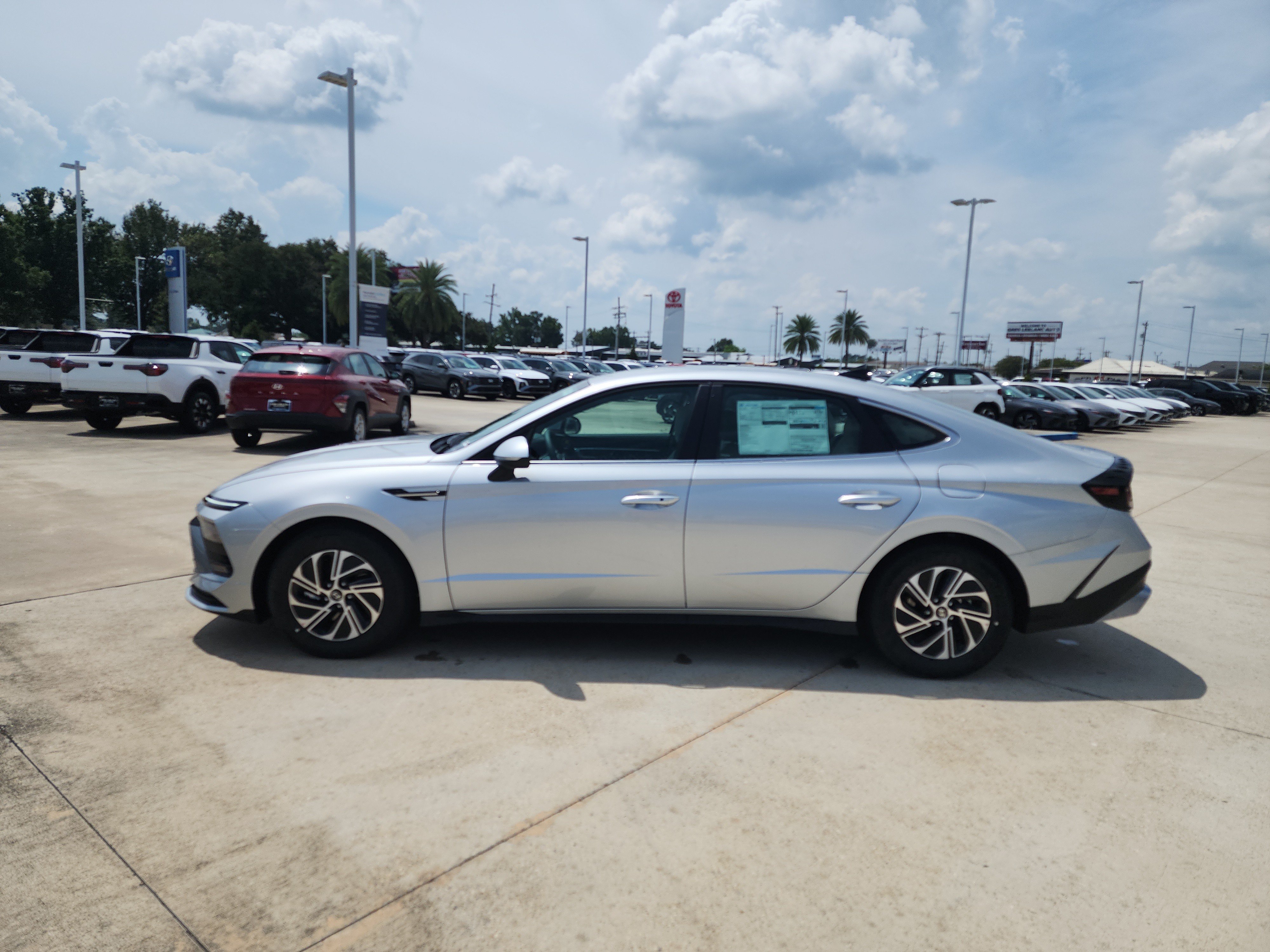 New 2026 Hyundai Sonata Blue FWD image 4