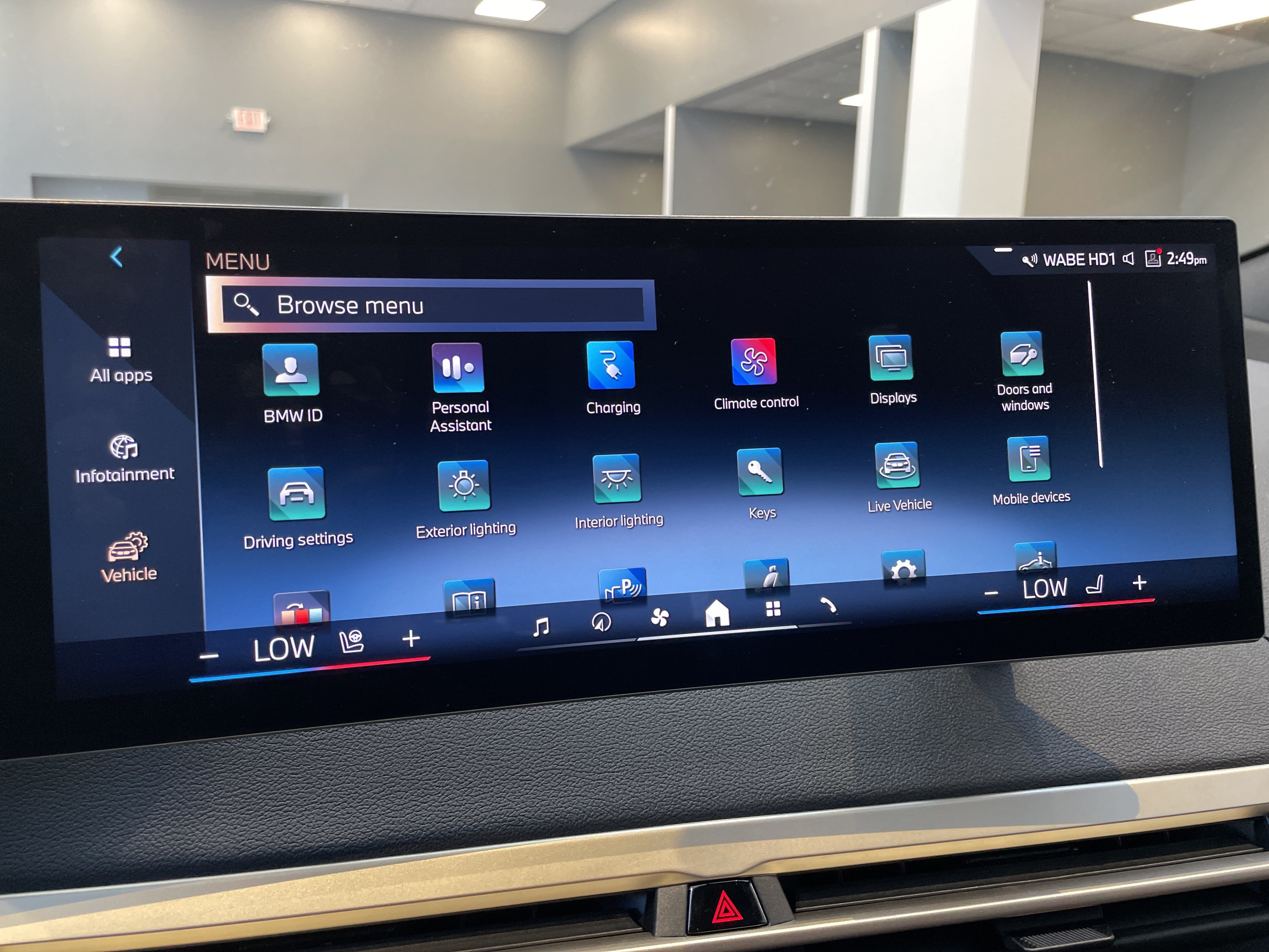 Used 2024 BMW iX xDrive50 w/ Premium Package AWD/4WD image 32