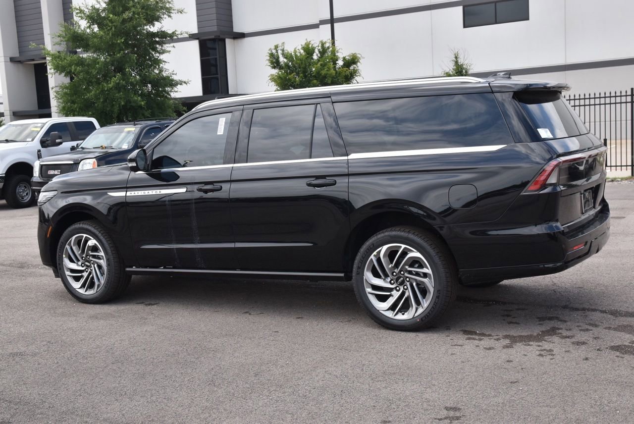 New 2026 Lincoln Navigator L Reserve AWD/4WD image 10