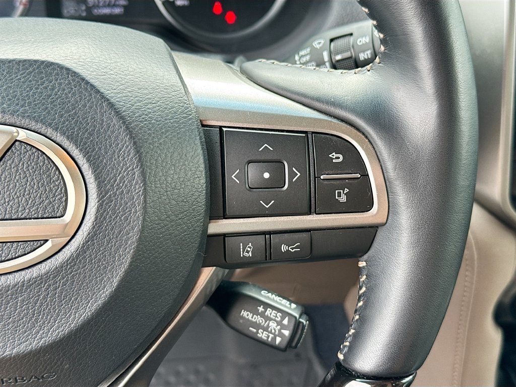 Used 2023 Lexus GX 460 Luxury w/ Accessory Package AWD/4WD image 13