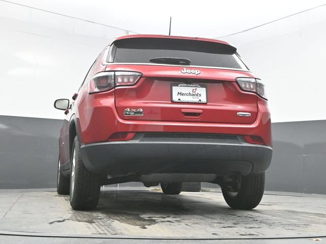Used 2025 Jeep Compass Latitude AWD/4WD image 29